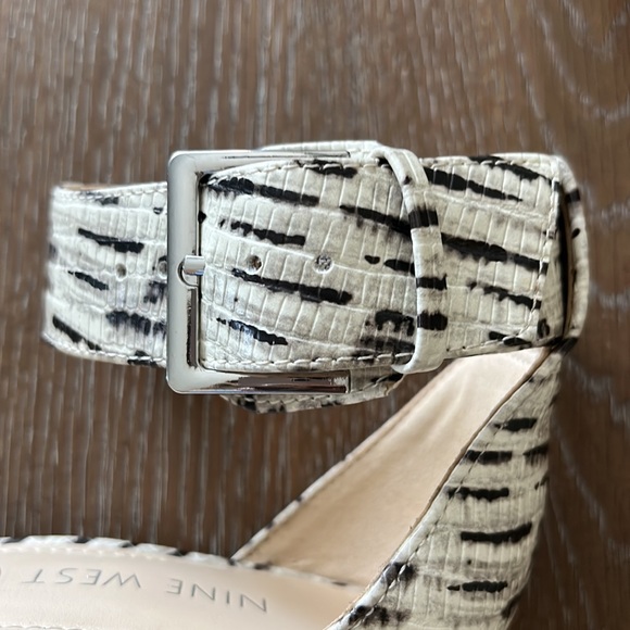 Nine West cream & black heels 3” heel like new. Very lightly worn. - Picture 5 of 11